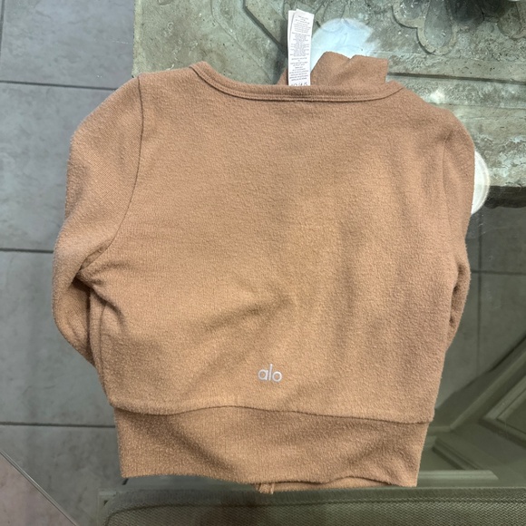 Alo yoga Alolux Cropped Me Time Cardigan and Alolux high waist me time short set - Picture 10 of 15